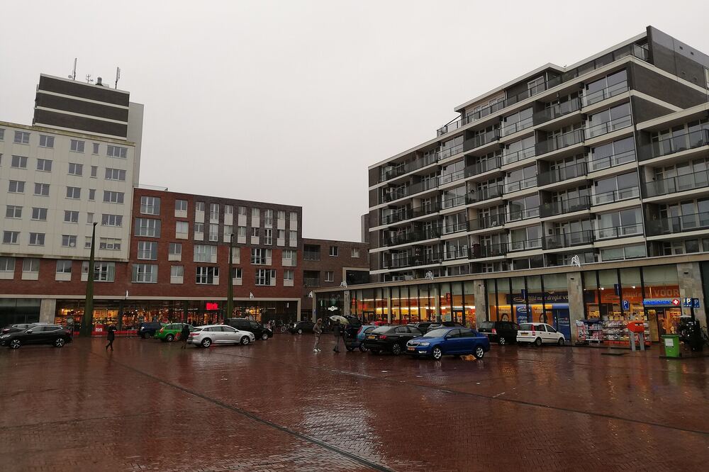 Het winkelplein De Marke in het centrum van Drachten
